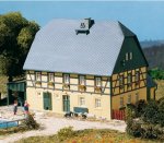 11359 Auhagen Large farmhouse with barn and shed, H0