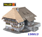 130013 Faller Farma z Černého lesa se 2 figurkami - patinovaný model, H0